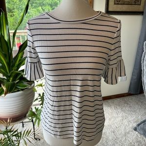 Black and white shirt brand is white envelope size small perfect new without tag